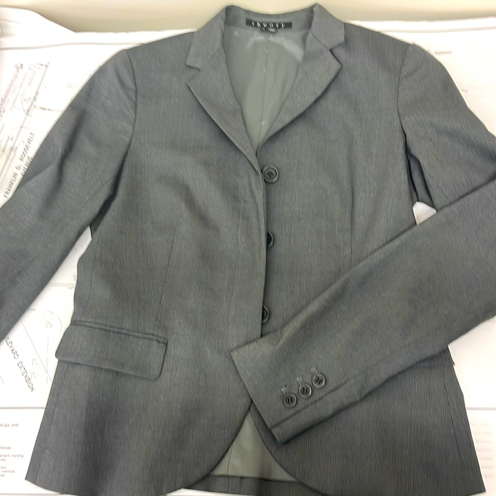 Theory blazer suit jacket sz4 gray 98% wool 2% Lycra.